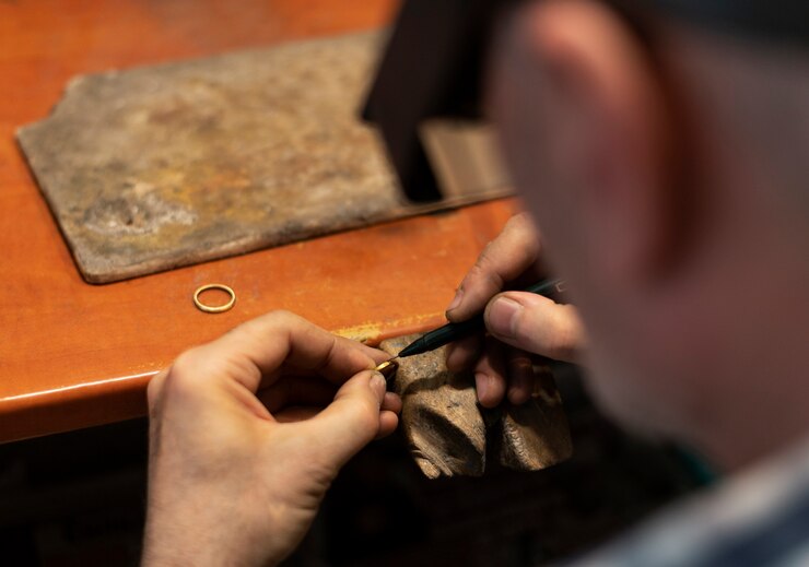 La gravure des bijoux personnalisée : Tout ce que vous devez savoir