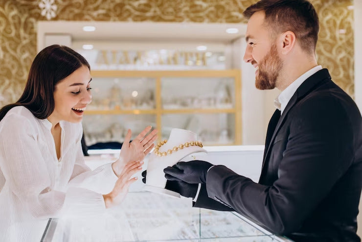 Bijoux personnalisés vs bijoux prêts à porter : quel est votre style ?