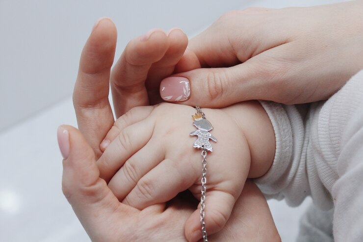 Bijoux personnalisés : Quels bijoux offrir à vos enfants ?