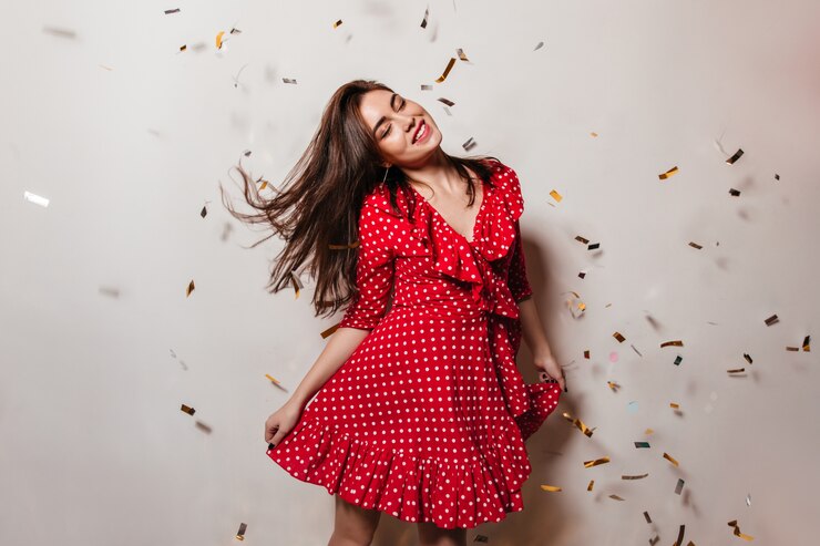Comment choisir les bijoux parfaits pour une robe