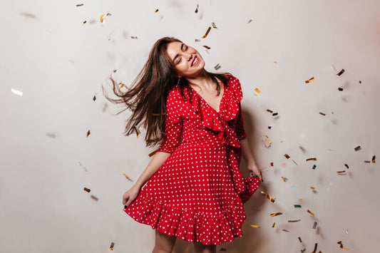 Comment choisir les bijoux parfaits pour une robe